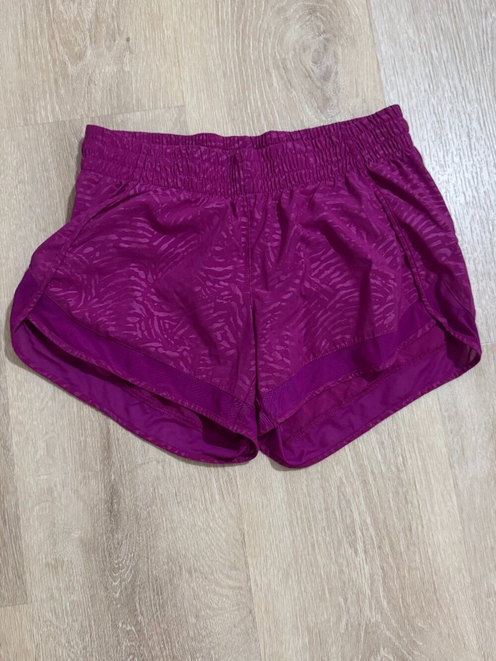 Athleta Printed Mesh Racer Run Shorts 4"